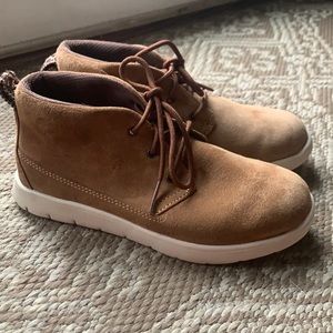Beautiful suede UGG boots for boys size 1